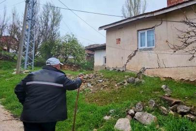 Yağış sonrası toprak kaydı, 9 yapı zarar gördü