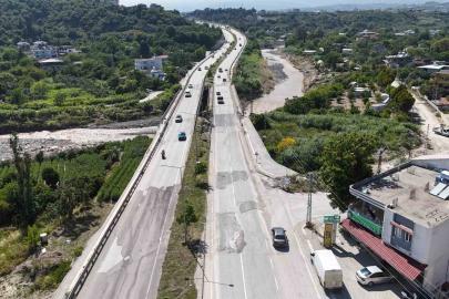 Yaşanan sel felaketinde yıkılarak 2 gence mezar olan Karaçay Köprüsü onarımı yapılarak trafiğe açıldı
