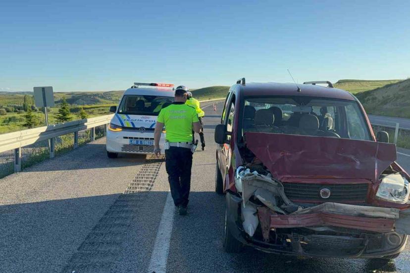 Yozgat’ta iki otomobil çarpıştı 8 kişi yaralandı