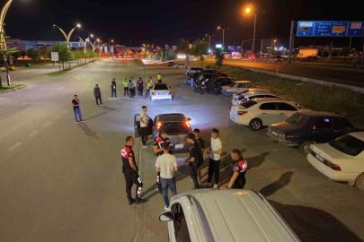 Aksaray sokaklarında şok uyulama