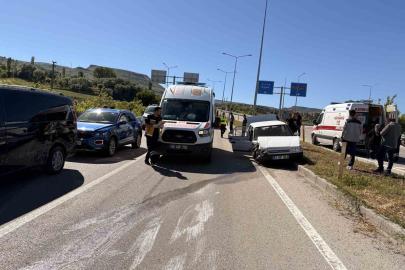 Aksaray’da otomobil minibüse çarptı: 8 yaralı