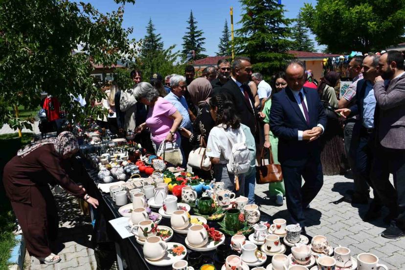 Akşehir’de Çocuk Evleri Sitesi’nde sünnet şöleni ve el sanatları sergisi
