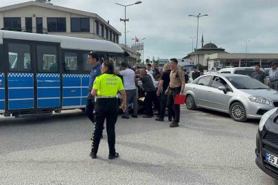 Alaplı’da  minibüs, motosiklete çarptı 1 yaralı