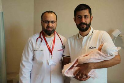Anne karnında yaşama şansı düşük denilen bebek, Diyarbakır’da sağlığına kavuştu
