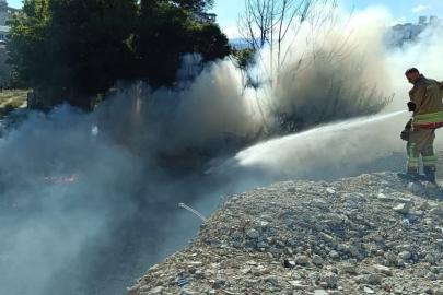 Antakya’da  hurdalık ve çöplük yangını