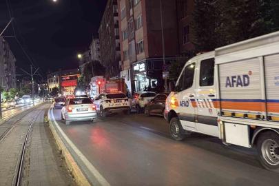 Apartmanda çıkan yangında dumanlar daireleri sardı, bina tahliye edildi