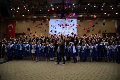 AÜ Tıp Fakültesi’nde 238 genç hekim yemin ederek mezun oldu