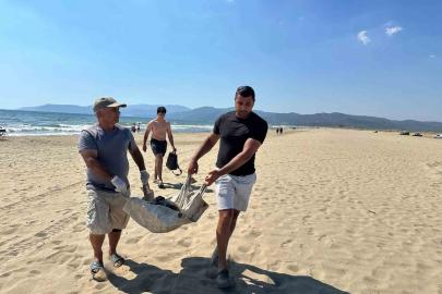 Aynı bölgede ikinci vaka: Deniz kaplumbağasının ayağına taş bağladılar