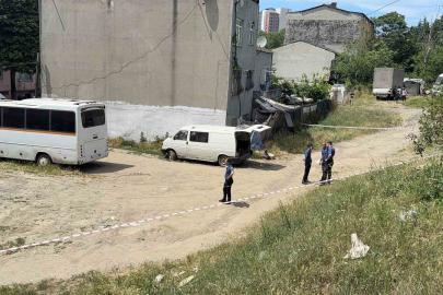 Bağcılar’da mahalledeki kokuyu kanalizasyon zannettiler ceset çıktı
