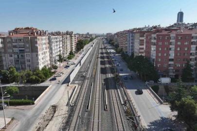 Başkan Altay, banliyö hattında tren kaynaklı gürültüye karşı ses bariyeri yaptıklarını açıkladı