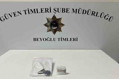 Beyoğlu’nda kargo paketlerini böyle çaldı