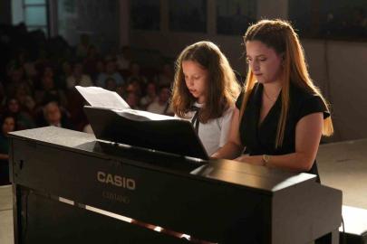 Burhaniye’de müzik günü coşkusu yaşandı