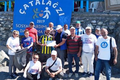 Çatalağzı Ömerağzı Sahili’nde geniş katılımlı temizlik seferberliği