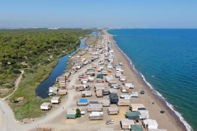 Denize sıfır 5 yıldızlı çardakların yerini halk plajları alıyor