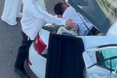 Diyarbakır’da kazada yaralılar otomobilin içinde sıkıştı