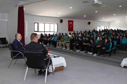 ERÜ Rektörü Altun, Develi’de öğrenciler ile buluştu