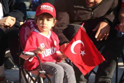Eskişehirliler 24 yıl sonra millilerin Dünya Kupası coşkusunu sabahın erken saatlerinde yaşadı