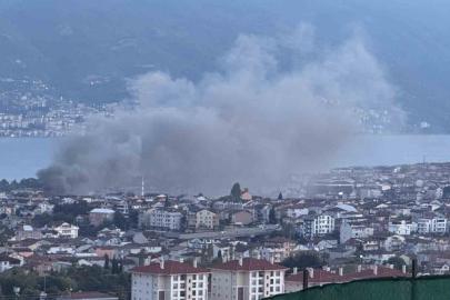 Gecekonduda çıkan yangın mahalleliyi sokağa döktü: Kundaklama şüphesi araştırılıyor