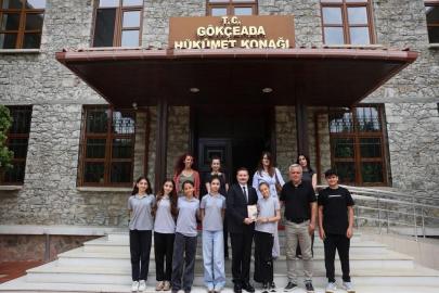 Gökçeada’da Minik Kalemlerden Büyük Başarı: 34 Öğrencinin Eserleri Kitaplaştı