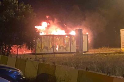 Hatay’da alevlere teslim olan konteyner kullanılamaz hale geldi