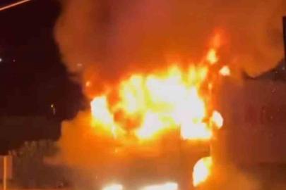 Hatay’da seyir halinde olan tır alevlere teslim oldu