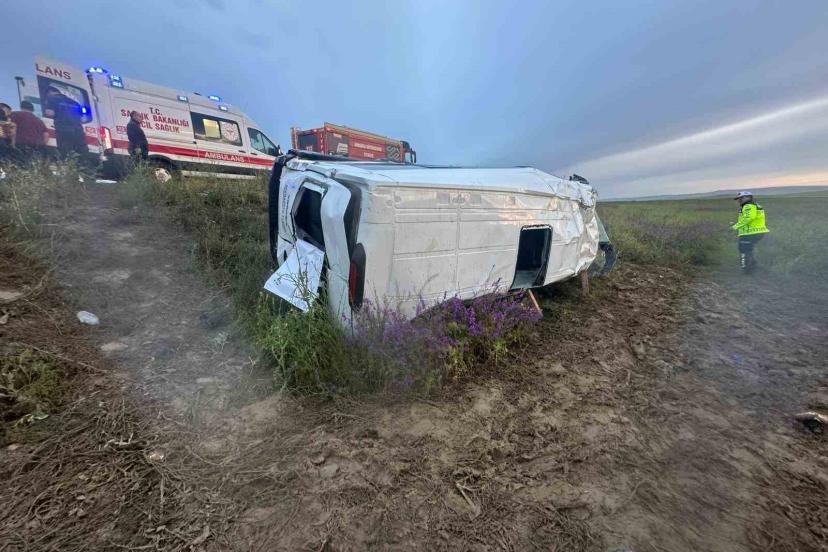 İşçi servisi devrildi: 1 ölü, 7 yaralı