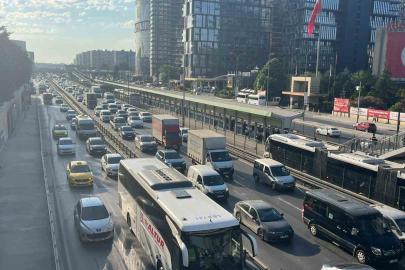 İstanbul’da bayram tatili sonrası sabah saatlerinde trafik yoğunluğu oluştu