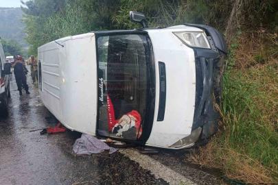 İzmir’de işçi servisi devrildi: 1 ölü, 2’si ağır 10 yaralı