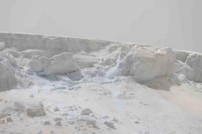 Kandilli Sıra Dağları’nın zirvesindeki kar kütleleri dron ile görüntülendi