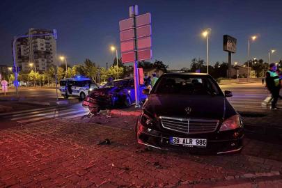 Kayseri’de iki otomobil çarpıştı: 1 yaralı