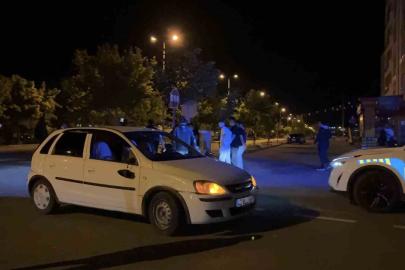 Kayseri’de otomobille motosiklet çarpıştı: 1’i ağır 2 yaralı