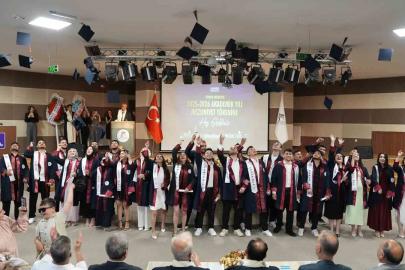 KBÜ’de mezuniyet coşkusu sürüyor: Orman mühendisleri, sosyal bilimciler ve diş hekimleri diplomalarını aldı