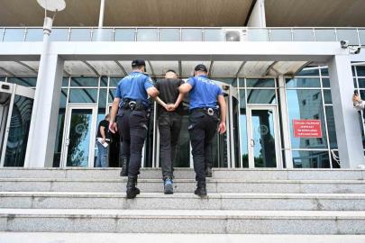 Kırmızı bültenle aranan hükümlü havalimanında yakalandı