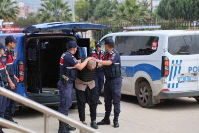 Kozan’da baba ve oğlunu öldüren zanlı adliyeye sevk edildi