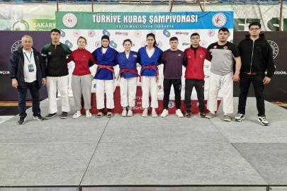 Kütahya Belediyespor’dan Türkiye Kuraş Şampiyonası’nda çifte başarı
