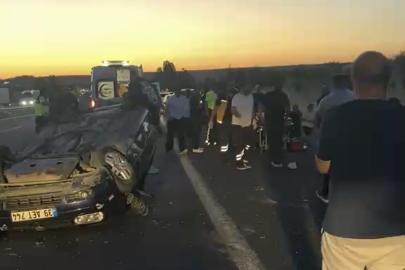 Lastiği patlayan otomobil bariyerlere çarparak takla attı: 2 yaralı