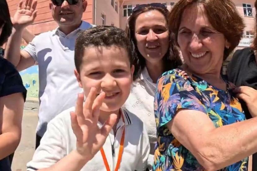 Lüleburgaz’da lösemiyi yenen öğrenci için gökyüzüne balonlar bırakıldı