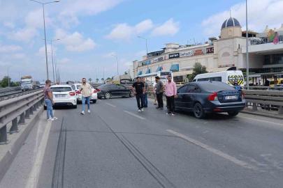 Manavgat’ta 4 aracın karıştığı zincirleme kaza