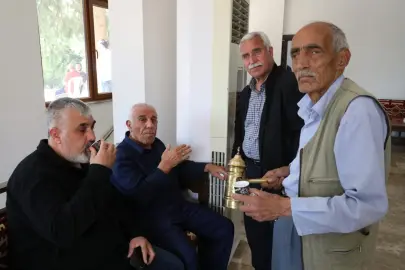 Mardinli Veysi Usta 64 yıldır acıyı tatlıyı mırra ile paylaşıyor