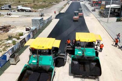 Mersin’de bozulan yollar sıcak asfaltla yenilendi