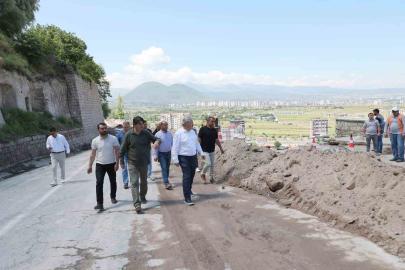 Mimarsinan mahallesinde çöken istinat duvarında inceleme yapıldı