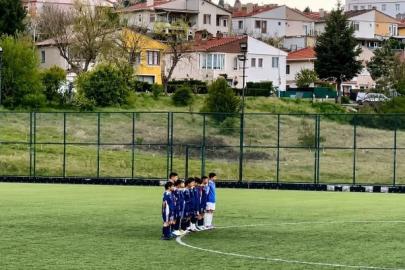 Minikler, hakemin kendilerine küfür ettiği iddiasıyla 1 dakika boyunca topa dokunmadı