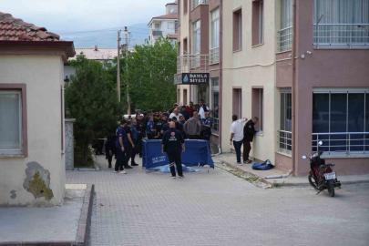 Niğde’de 10. kattan düşen genç hayatını kaybetti