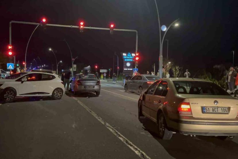 Niğde’de 5 aracın karıştığı zincirleme kaza: 2 yaralı