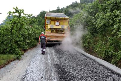 Ordu’nun kırsal mahallelerinde sıcak asfalt çalışmaları