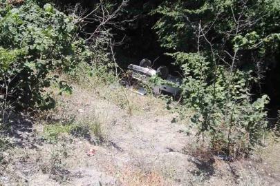 Ormanlık alana uçan otomobildeki 3 kişi yaralandı