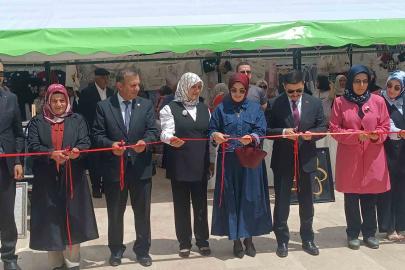 Özalp Halk Eğitim Merkezi Müdürlüğünün yılsonu sergisi yoğun ilgi gördü