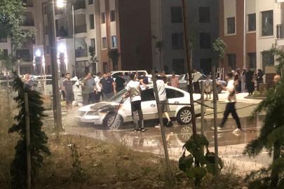 Park halindeki otomobil alev aldı