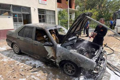Park halindeki otomobilde çıkan yangın söndürüldü