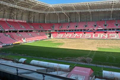 Samsunspor’un stadının zeminine ısıtma ve soğutma tesisatı döşeniyor
